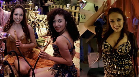 Mooie danseres en grote slang