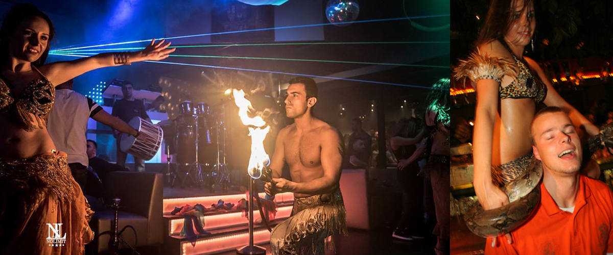 Mannelijke slangenbezweerders