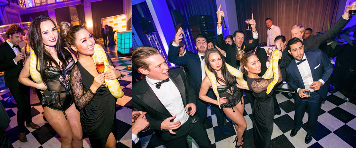 Mooie danseres en grote slang